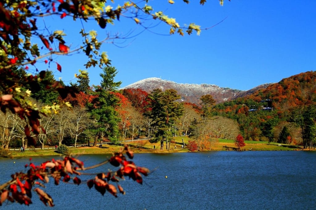 beaver lake Asheville with fall foliage