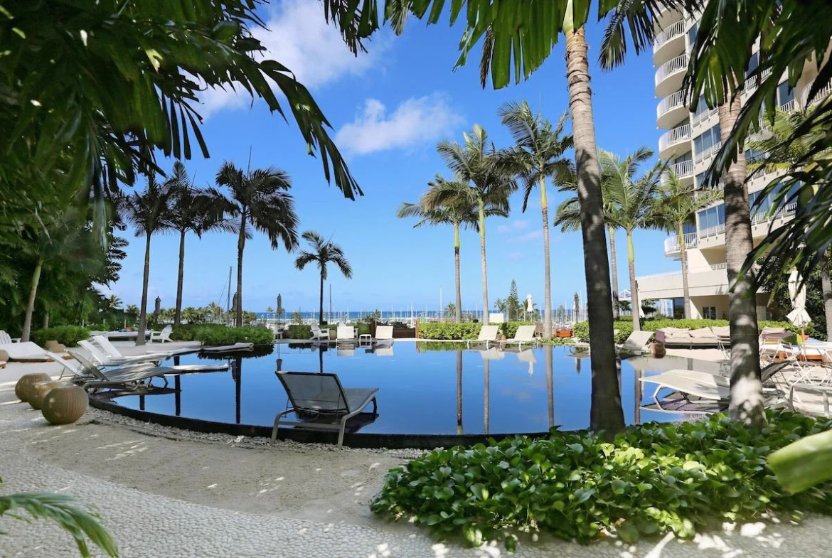Hilton Vacation Club The Modern Honolulu Pool