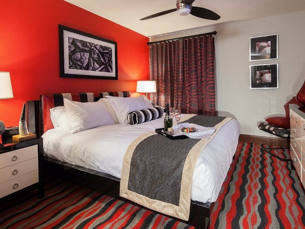 Accommodations at Holiday Inn Las Vegas Resort