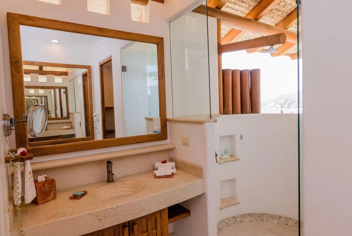 Pacifica Grand Resort & Spa Zihuatanejo Bathroom