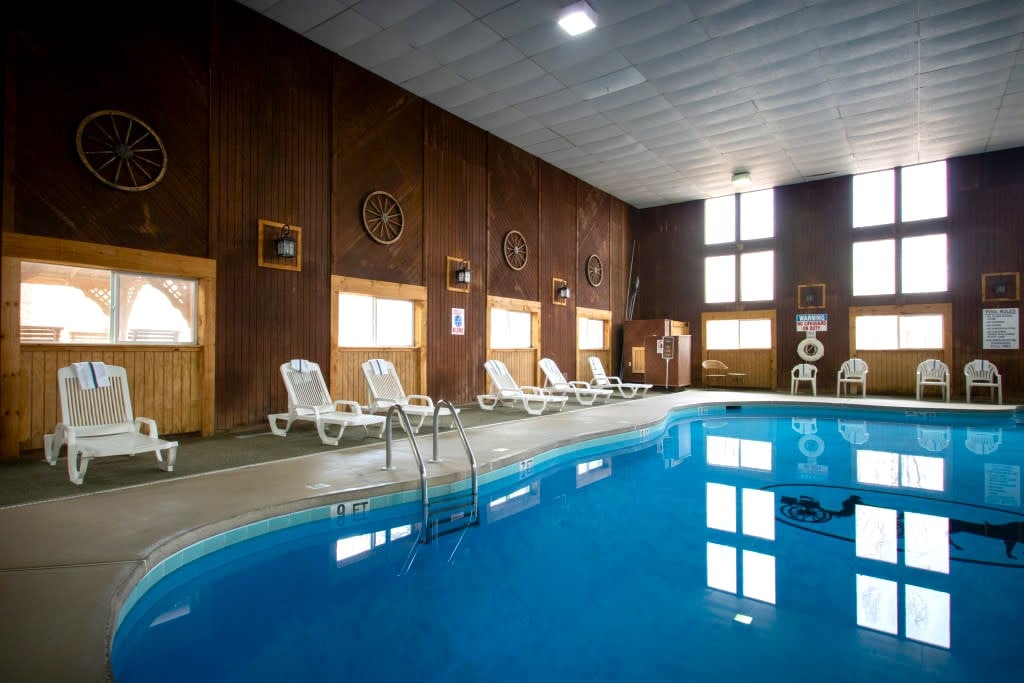 Poconos Timeshare Resorts: Carriage House At Pocono Manor Pool