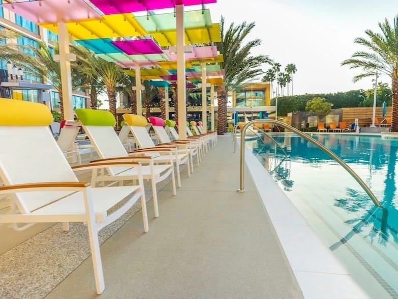 Timeshares Near Disneyland: Disneyland Hotel Pool