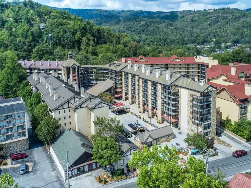 best places to travel in july gatlinburg town square