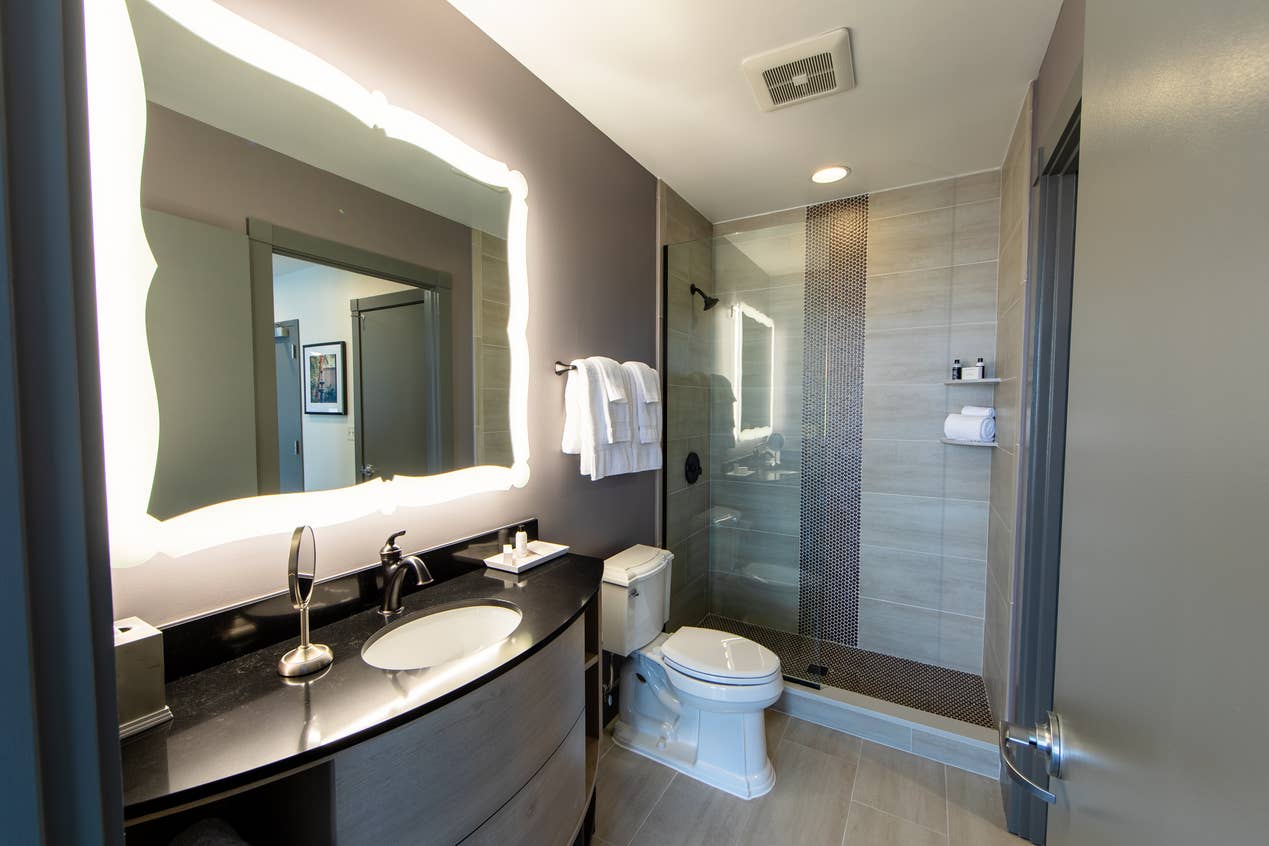 Holiday Inn Club Vacations New Orleans Resort Bathroom