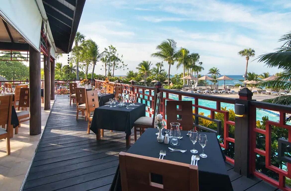 Lifestyle Tropical Beach Resort & Spa Dining