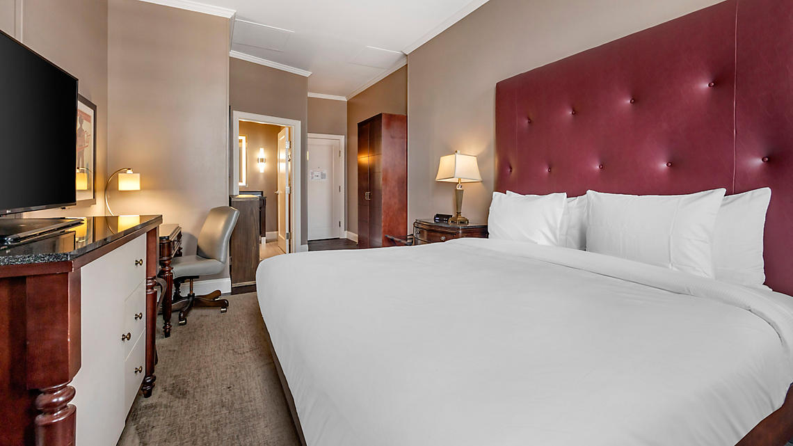 Bluegreen Downtown Nashville King Room