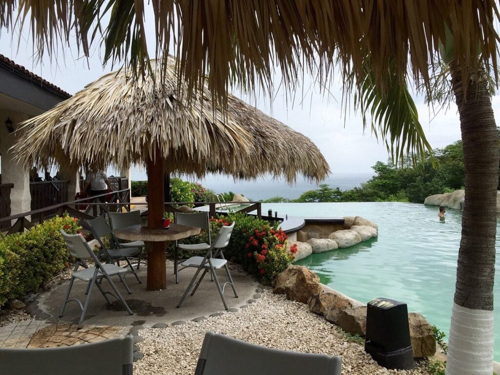 Condovac La Costa Tiki Table