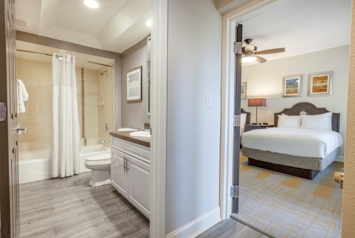WorldMark Orlando Kingstown Reef Bed and Bath