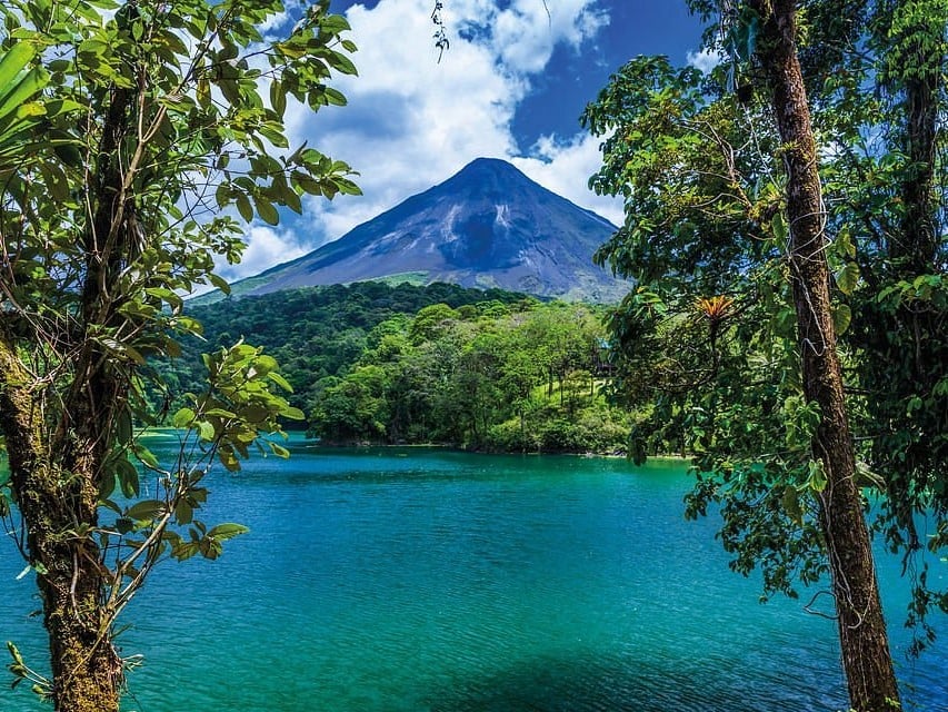 costa rica volcano
