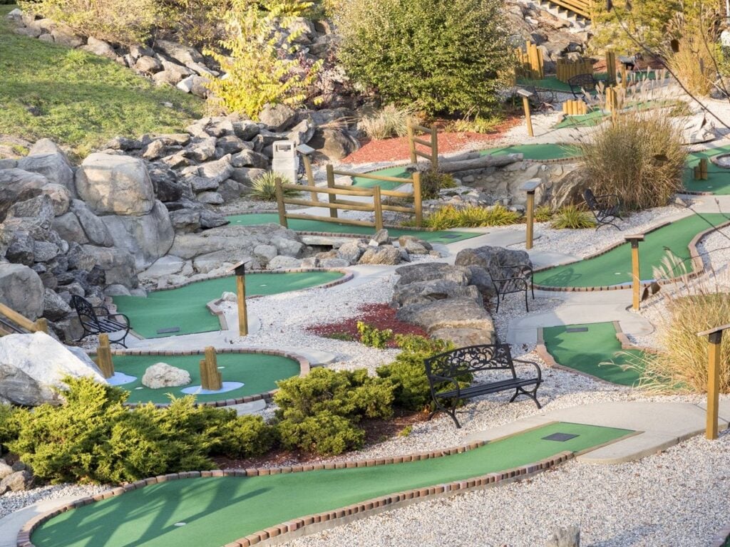oak n spruce mini golf course