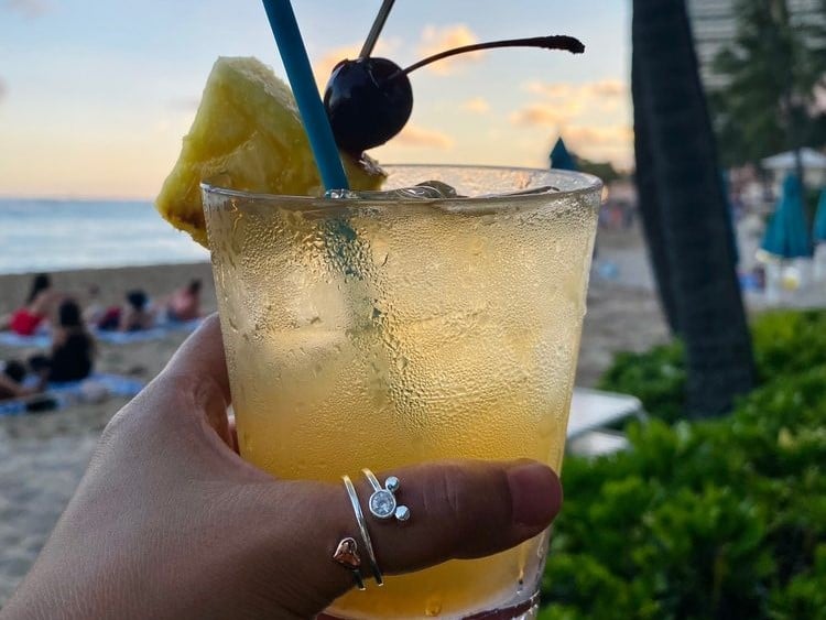 Waikiki Beach Cocktail Bars