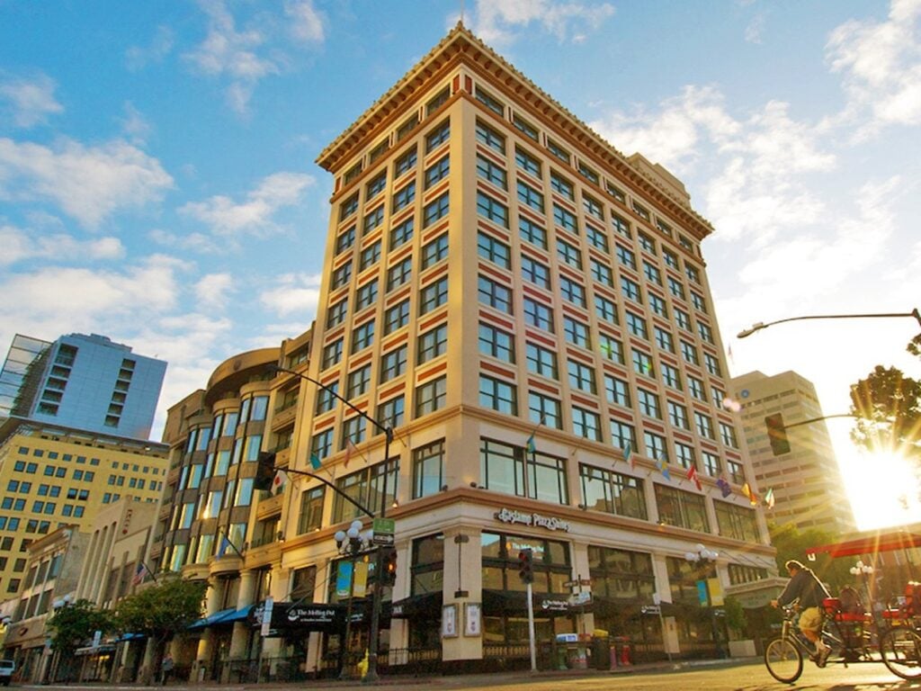Glaslamp Plaza Suites