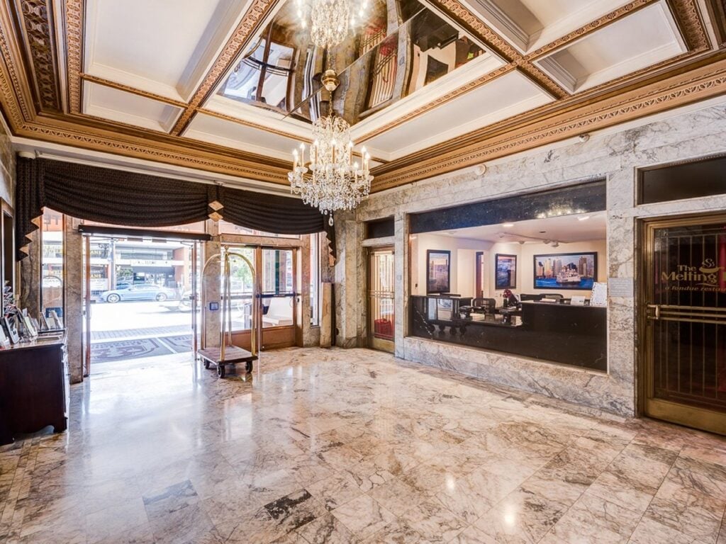 glaslamp plaza suites lobby
