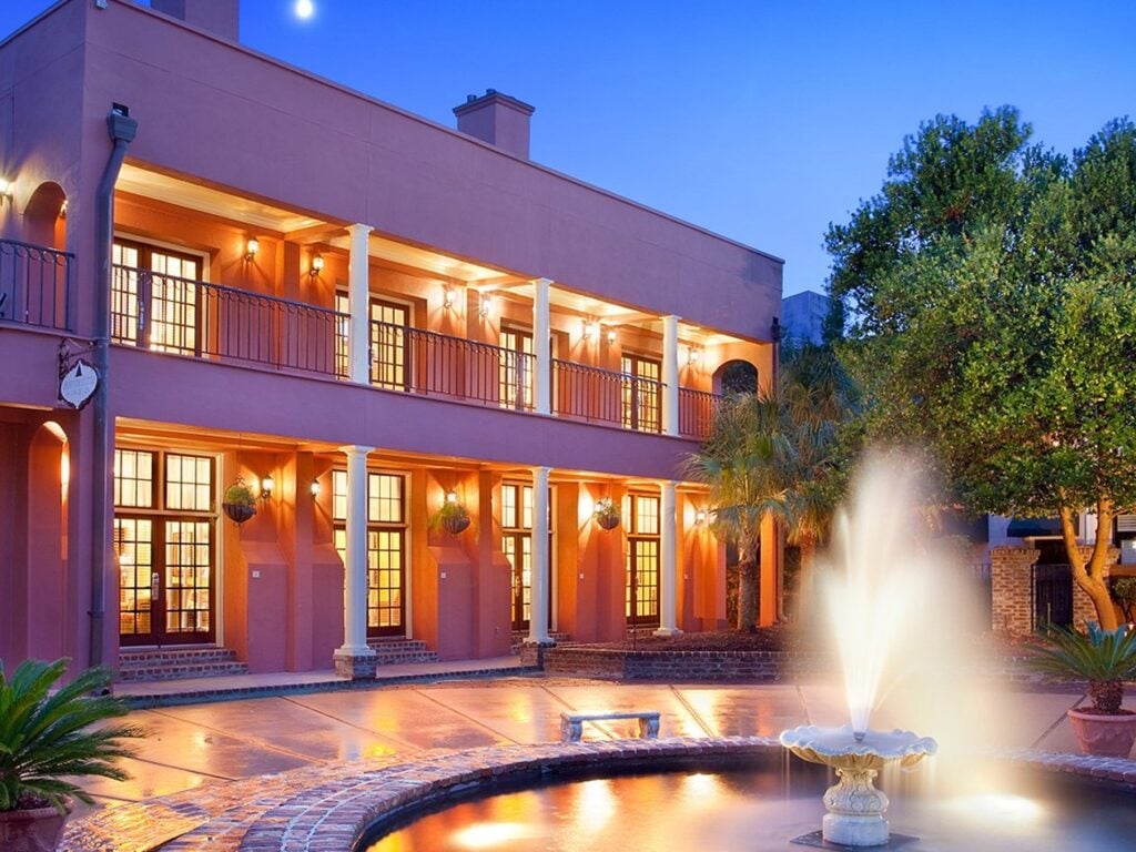 Lodge Alley Inn