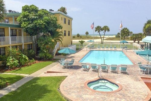 Treasure Island Beach Club Pool: Beach Rentals in Florida