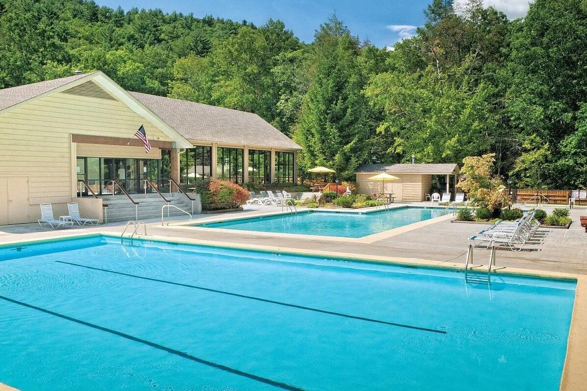 Cheapest Way to Travel in North Carolina: Fairfield Sapphire Valley pool