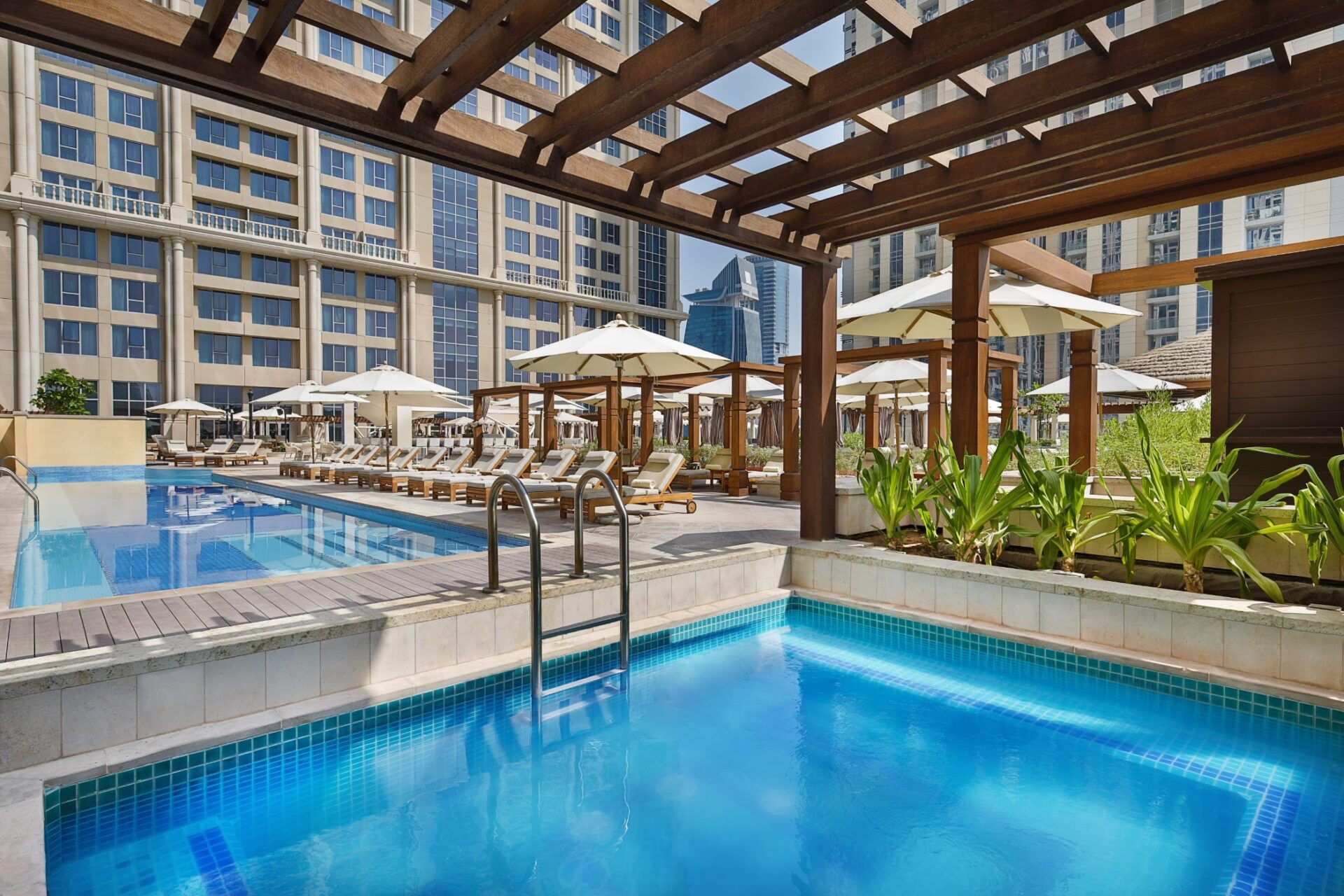 Hilton Dubai AHC-Pool