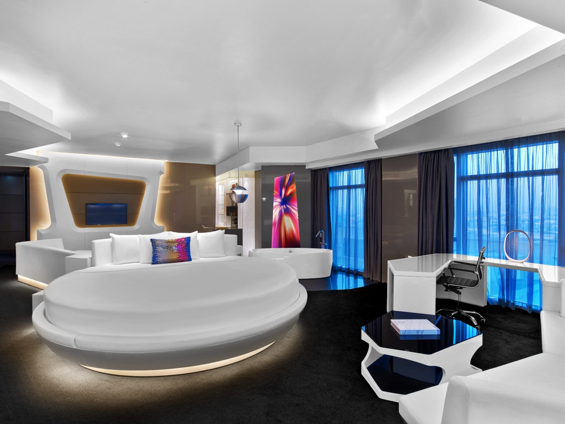 V Hotel Dubai Valor Suite