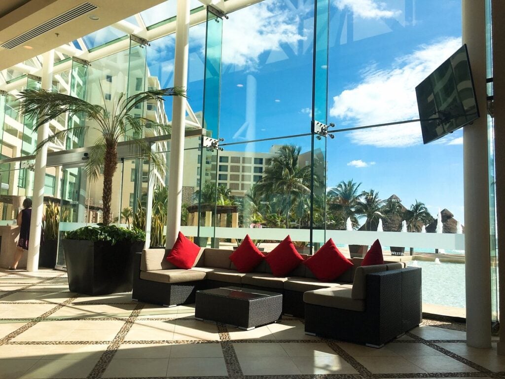 Westin Lagunamar lobby