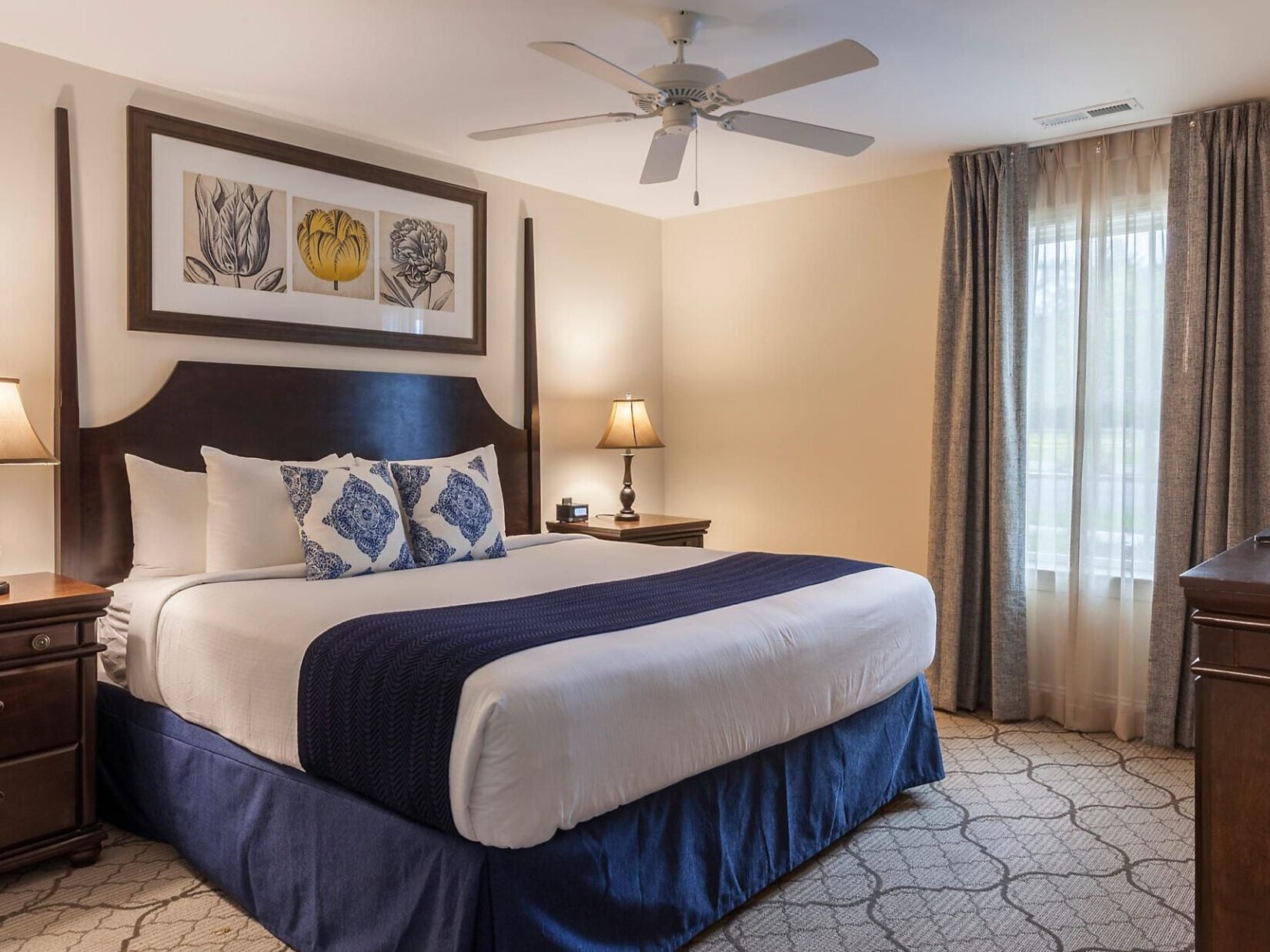 Patrick Henry Square Room