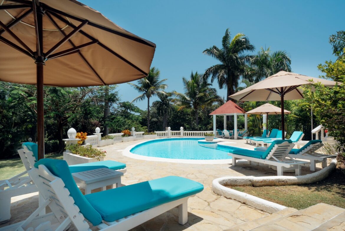 The Crown Villas at Lifestyle Holidays Vacation Club Puerto Plata Pool Lounge Chairs