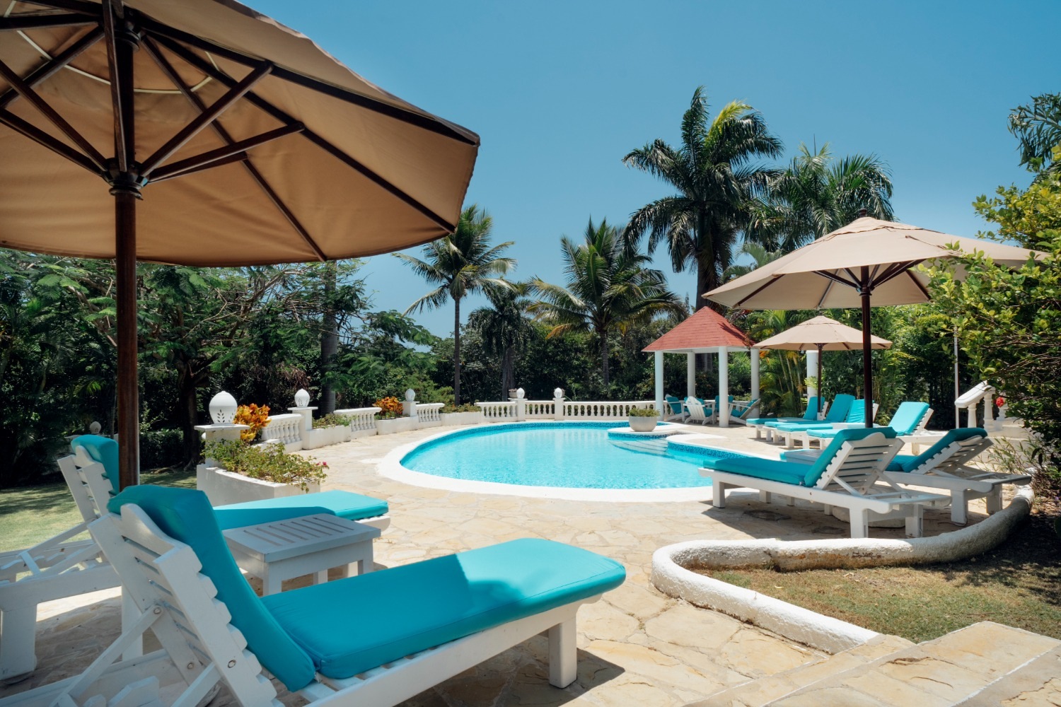 The Crown Villas at Lifestyle Holidays Vacation Club Puerto Plata Pool Lounge Chairs